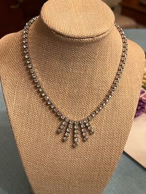 Vintage sparkly rhinestone collar necklace with fringe center